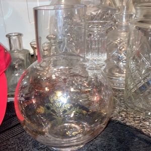 Victorian Trading beautiful gold etched Vase